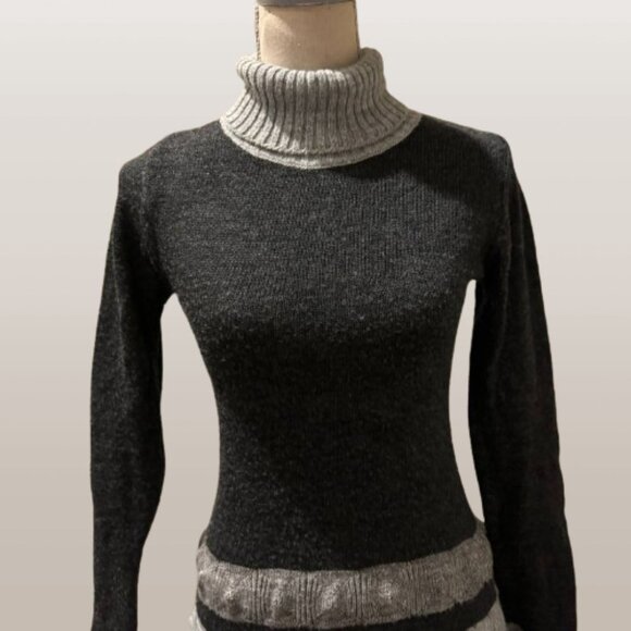 Beautiful Knitted Mini Sweater Dress - Size Small/Medium - Picture 2 of 10